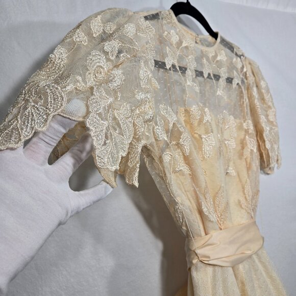 Vintage ILGWU UNION MADE Fairy Modern Edwardian CREAM Wedding Gown Dress Size 4. - Picture 4 of 17